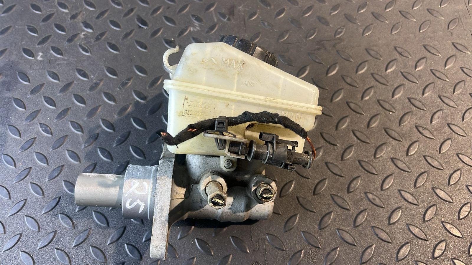 Цилиндр тормозной главный Opel Zafira/B 2005-2014