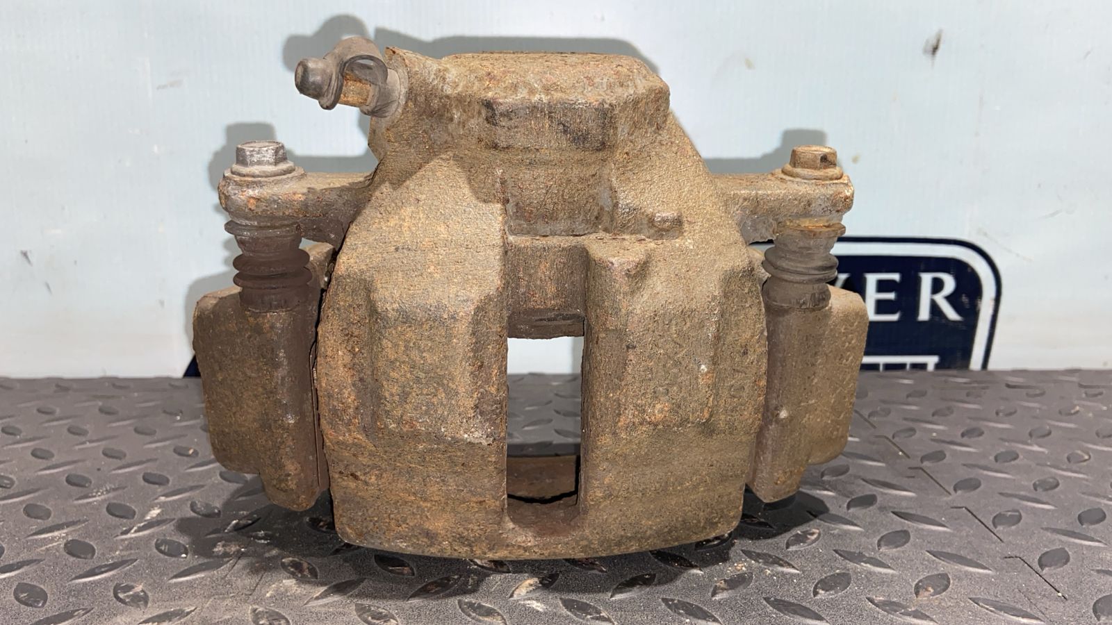 Суппорт передний левый Mercedes C/W203 2000-2008