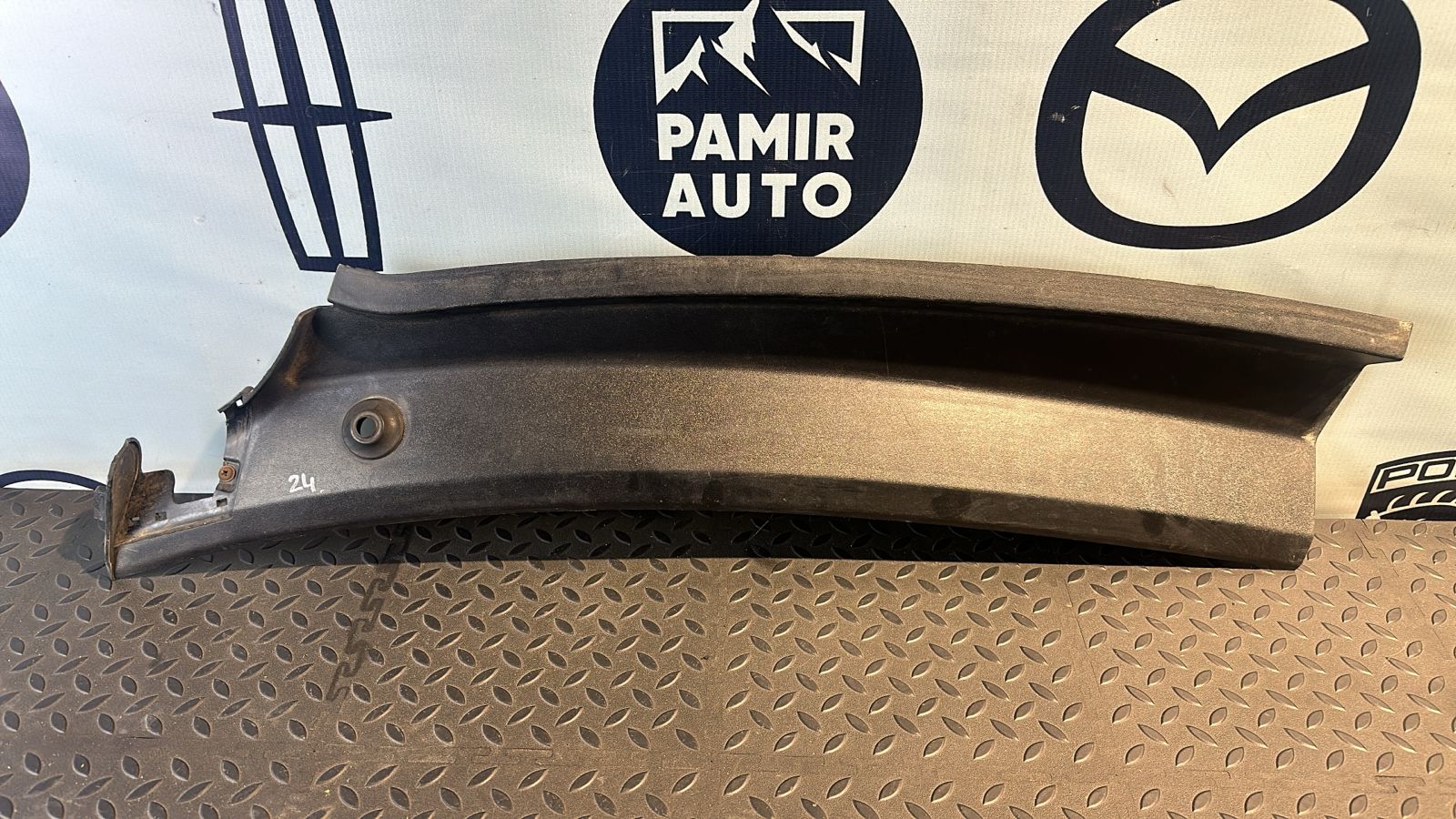 Решетка под лобовое стекло (Жабо) левая Ford Transit 2006-2013