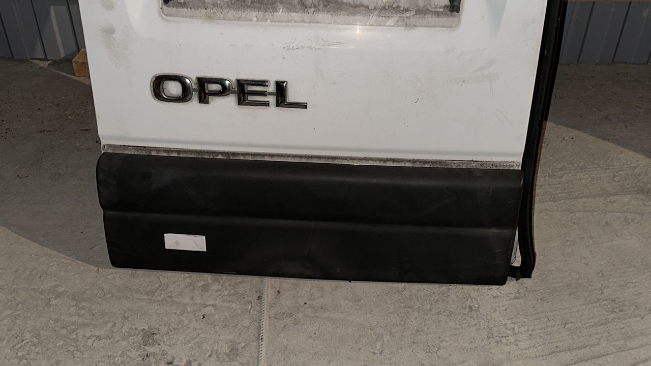 Накладка двери багажника левая Opel Movano/A 2003-2010