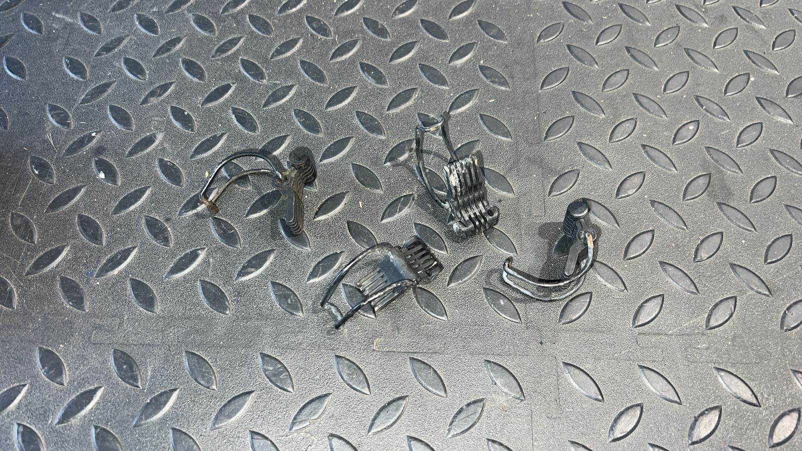 Скоба корпуса воздушного фильтра BMW 3/E46 1998-2007