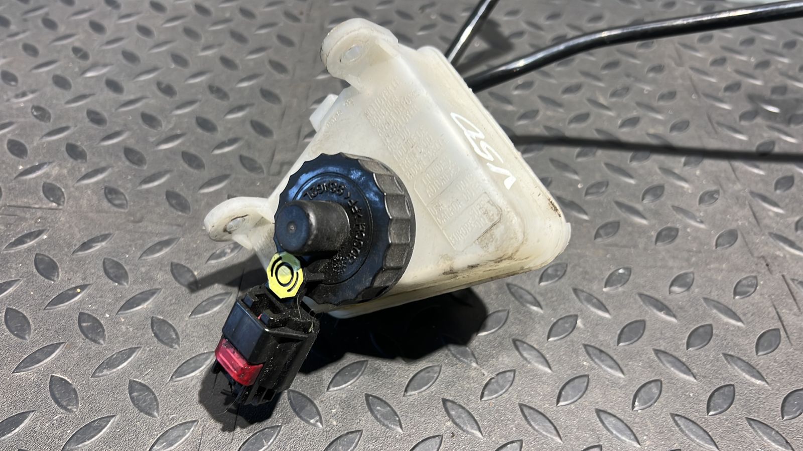 Бачок главного тормозного цилиндра Ford Focus 1998-2007