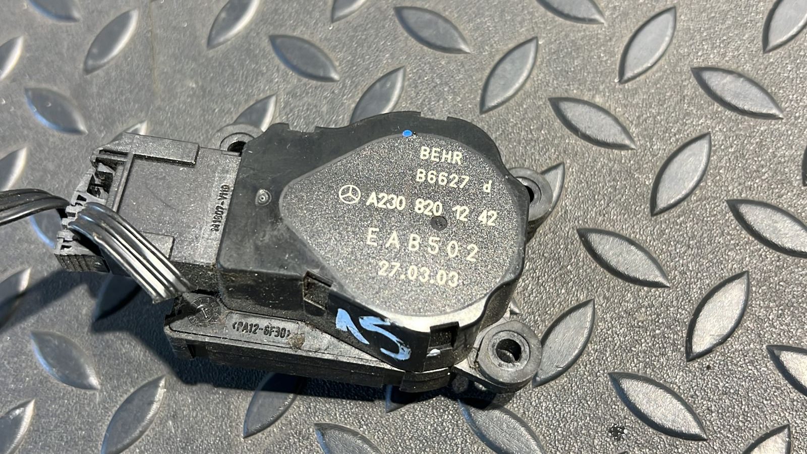 Моторчик заслонки отопителя Mercedes C/W203 2000-2008