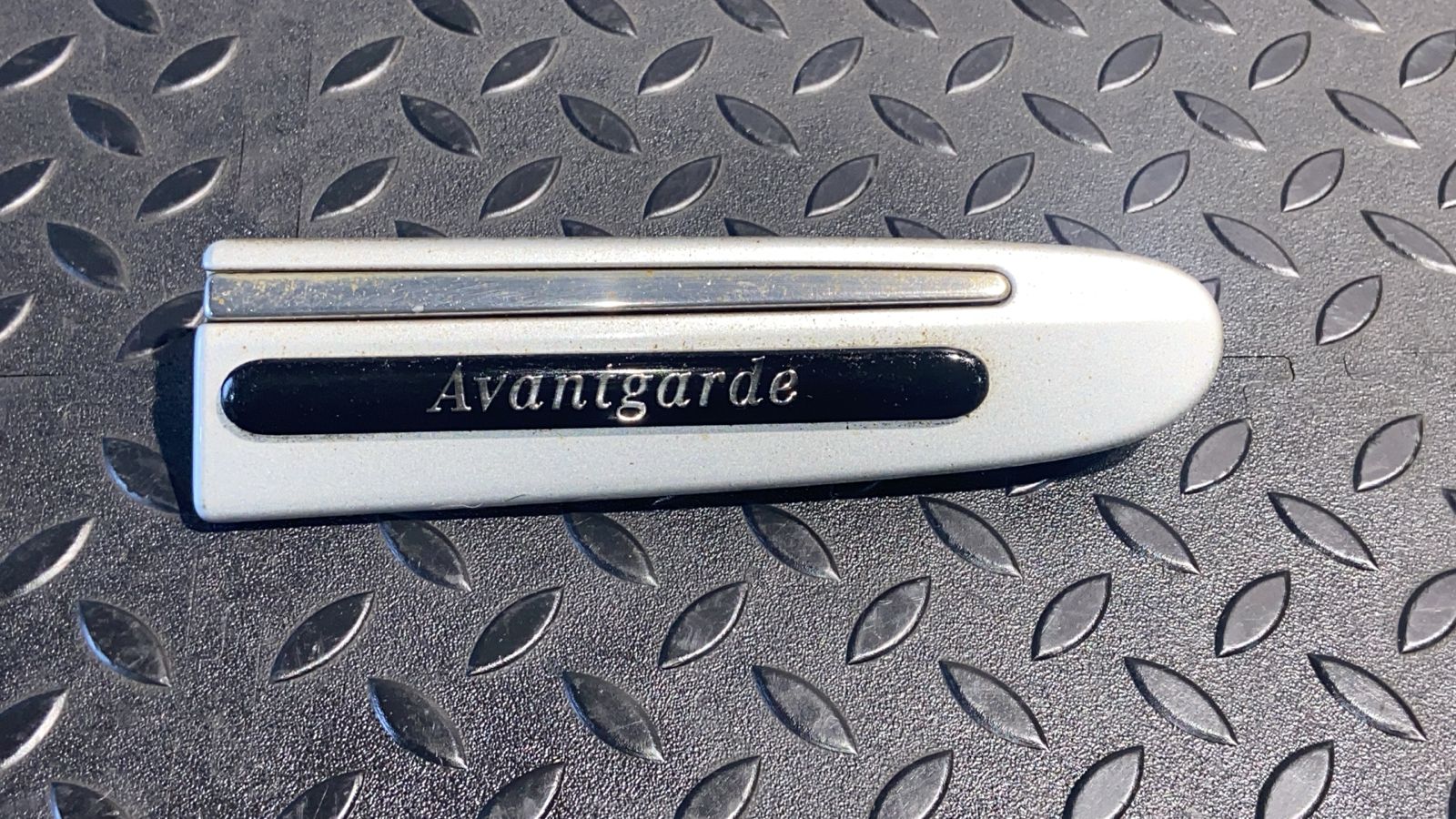 Молдинг крыла передний правый Mercedes E/W211 2002-2009