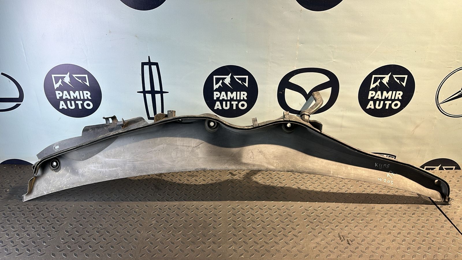 Решетка под лобовое стекло (Жабо) Mercedes C/W203 2000-2008