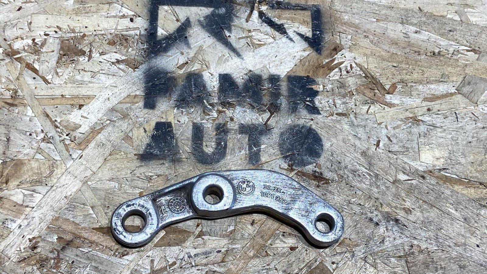 Кронштейн крепления стабилизатора передний левый BMW 5/E39 1995-2004