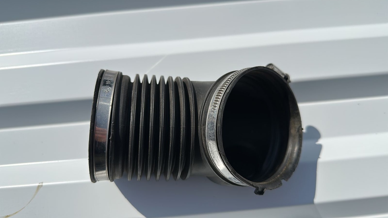 Патрубок воздушного фильтра BMW 1/E87 2004-2011