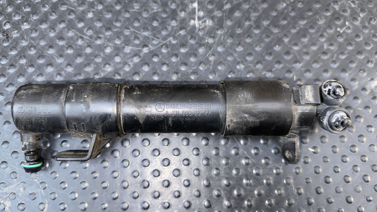 Форсунка омывателя фары правая Mercedes E/W211 2002-2009