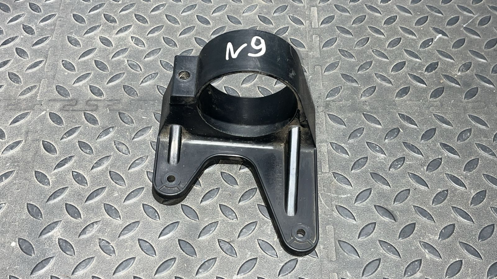 Кронштейн осушителя кондиционера Opel Astra/H 2004-2014