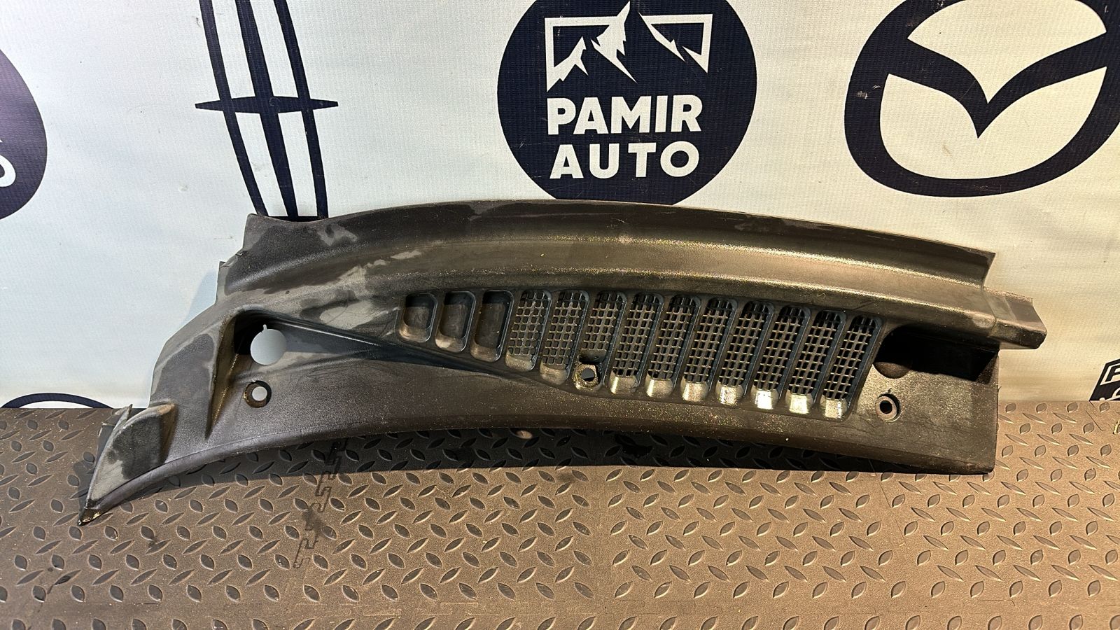 Решетка под лобовое стекло (Жабо) левая Land Rover Freelander 1998-2006