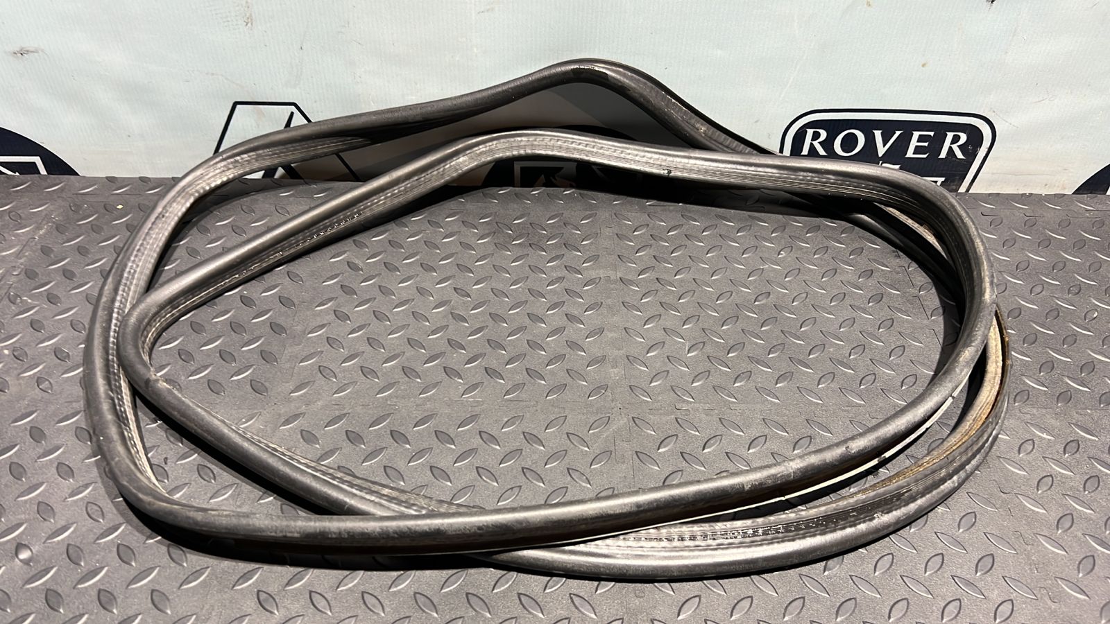 Уплотнитель багажника Mercedes C/W202 1993-2001