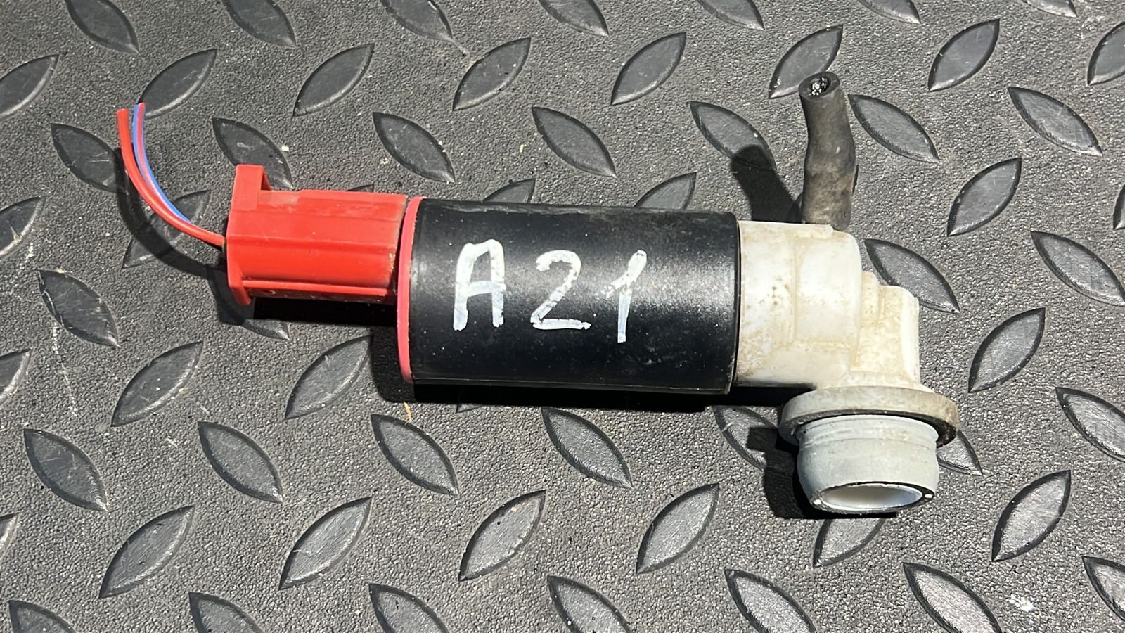 Насос омывателя Toyota Avensis/2 2003-2009