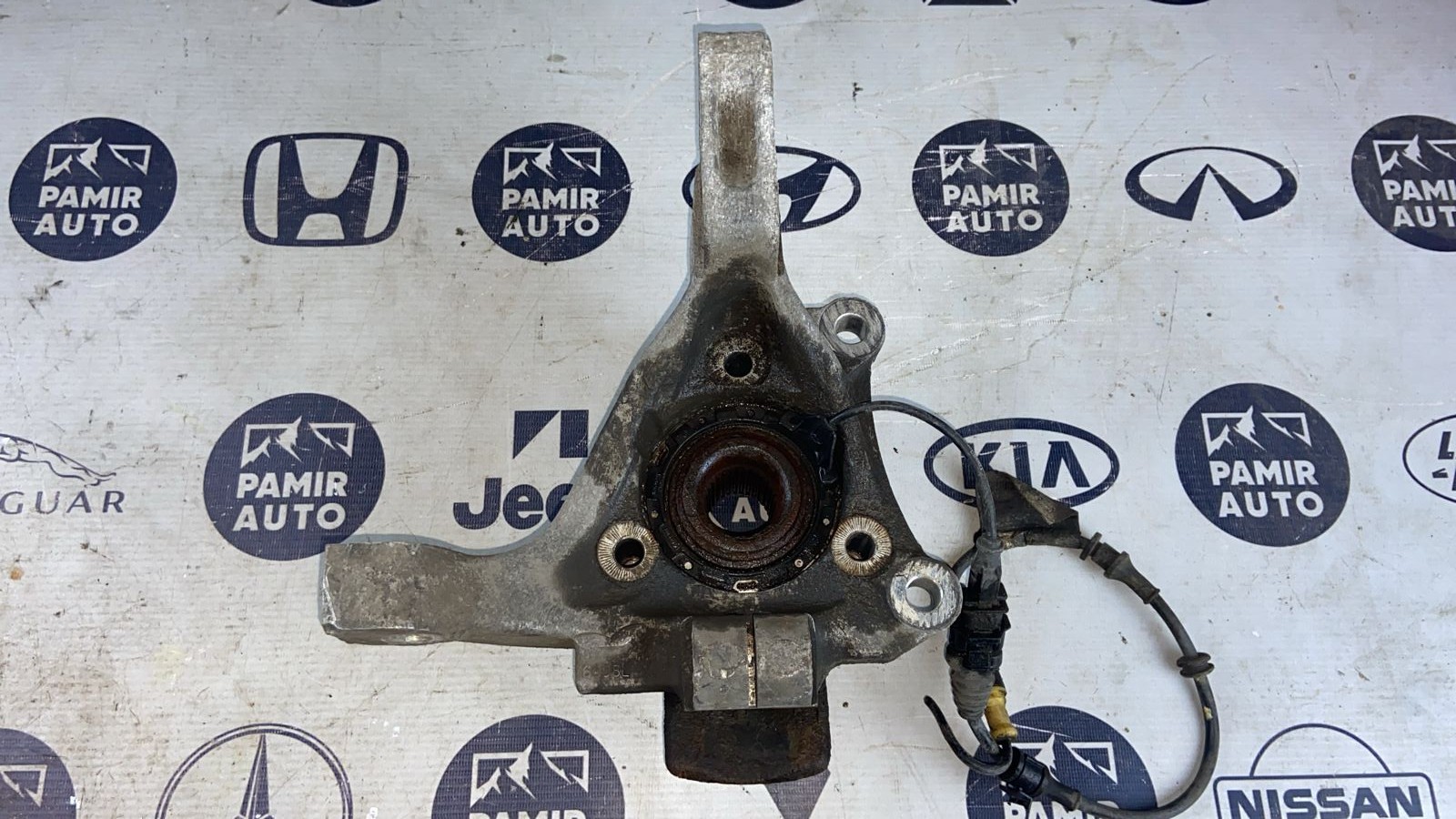 Кулак поворотный передний левый Opel Vectra/C 2002-2008