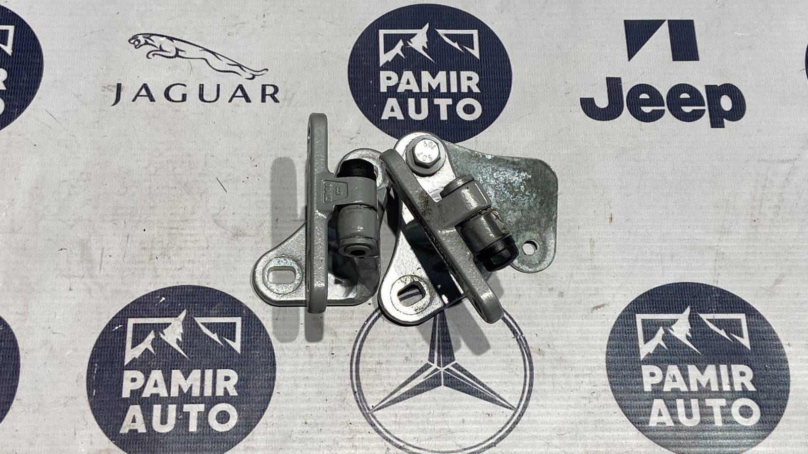 Петля двери передняя правая Mercedes C/W203 2000-2008