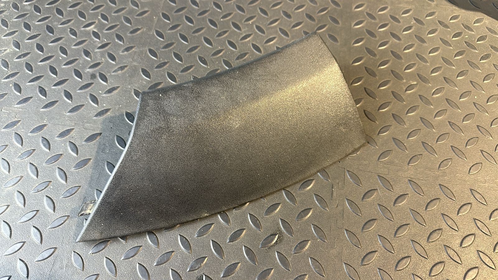 Накладка крыла задняя левая Land Rover Freelander 1998-2006