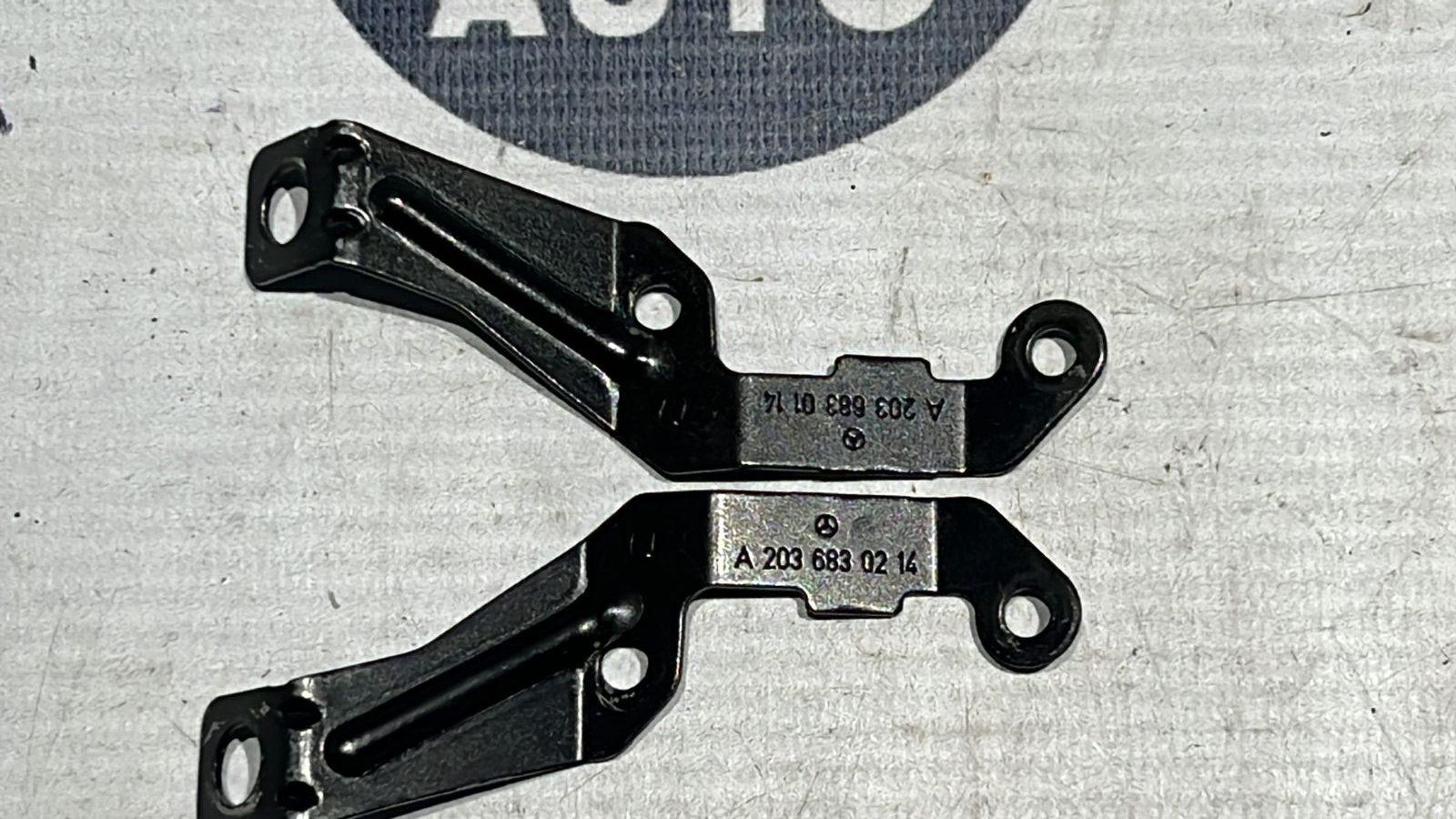 Кронштейн торпедо Mercedes C/W203 2000-2008