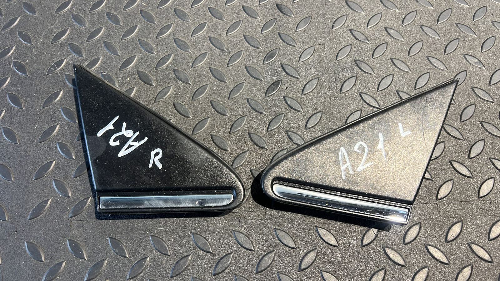 Накладка зеркала правая Toyota Avensis/2 2003-2009