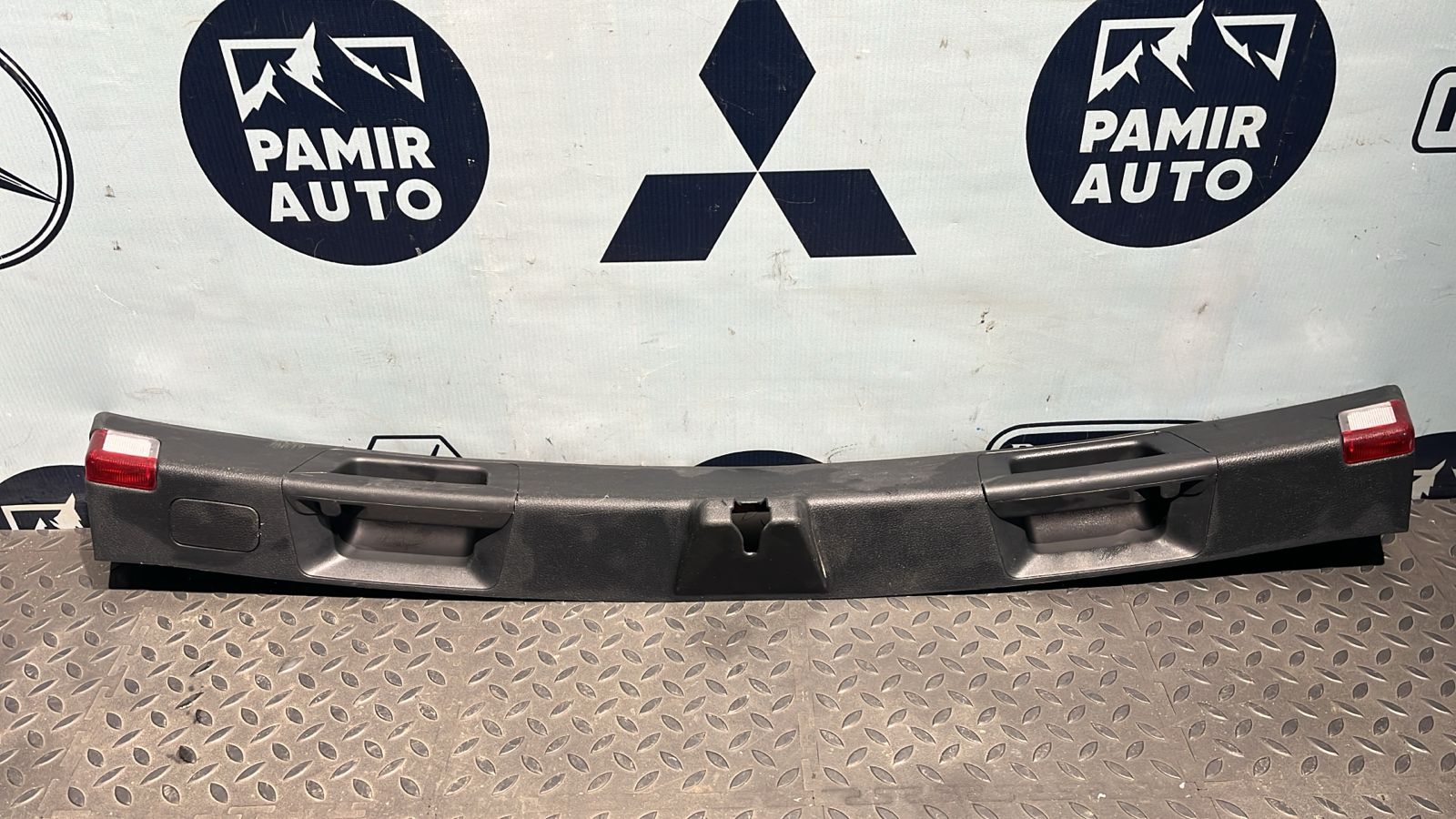 Обшивка двери багажника Mercedes C/W204 2006-2015