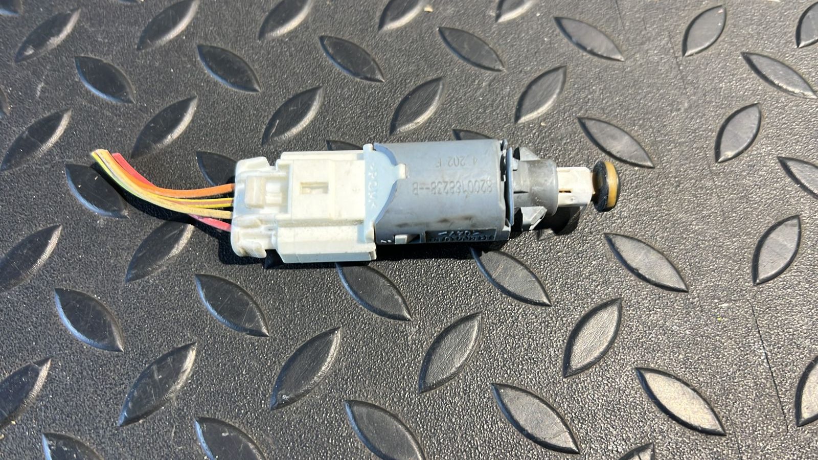 Датчик включения стопсигнала Renault Scenic/2 2003-2009