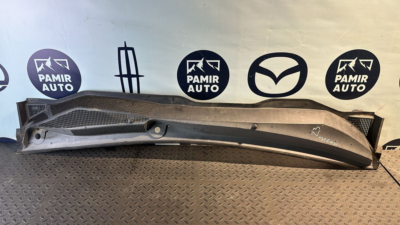 Решетка под лобовое стекло (Жабо) Opel Astra/H 2004-2014