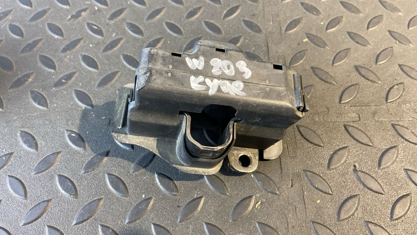 Замок капота Mercedes C/W203 2000-2008