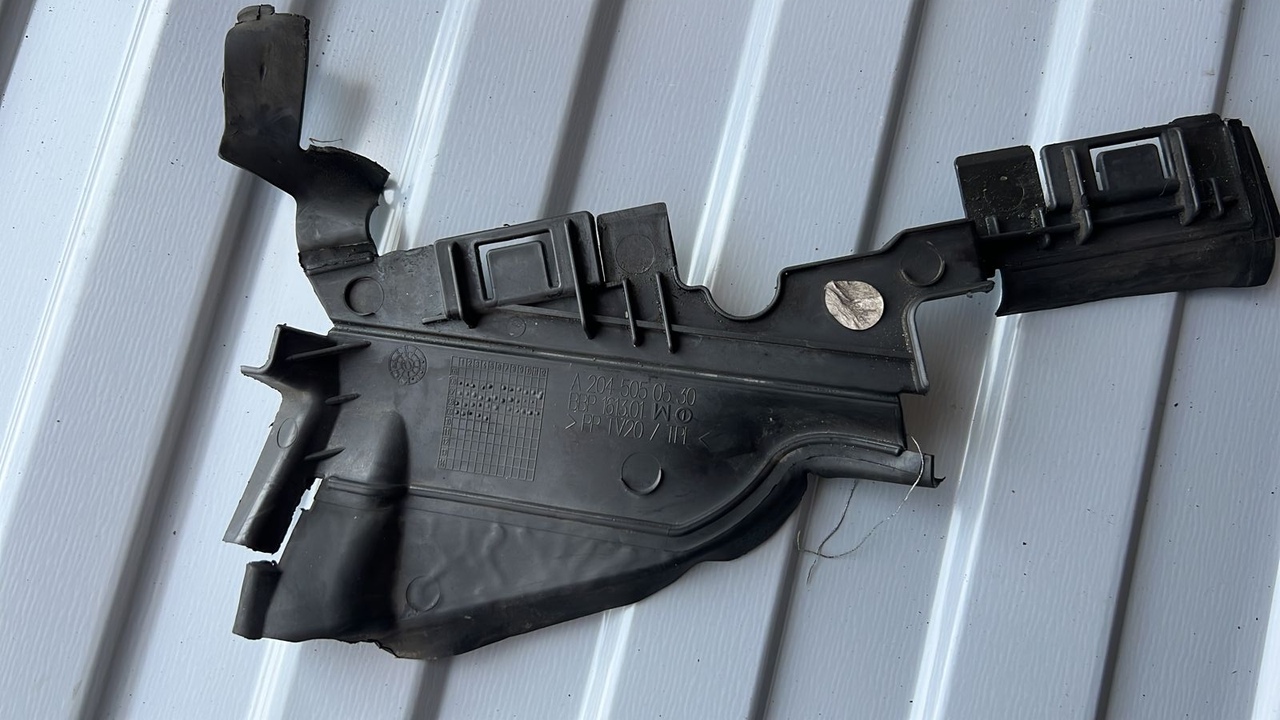 Воздуховод радиатора верхний Mercedes C/W204 2006-2015