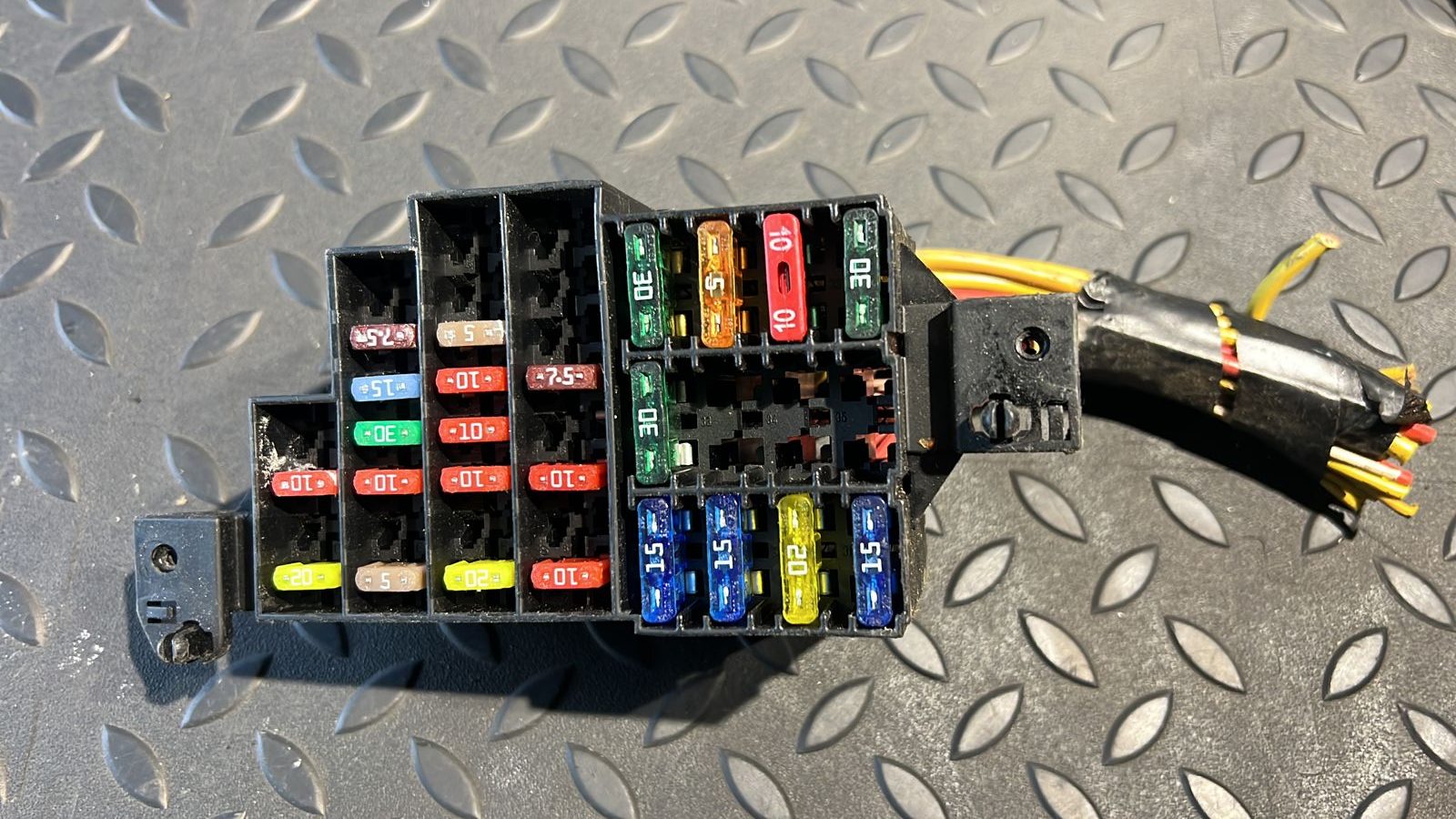 Блок предохранителей Renault Logan 2004-2015