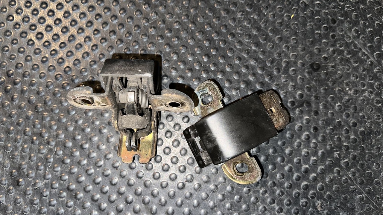 Замок двери багажника Opel Movano/A 2003-2010