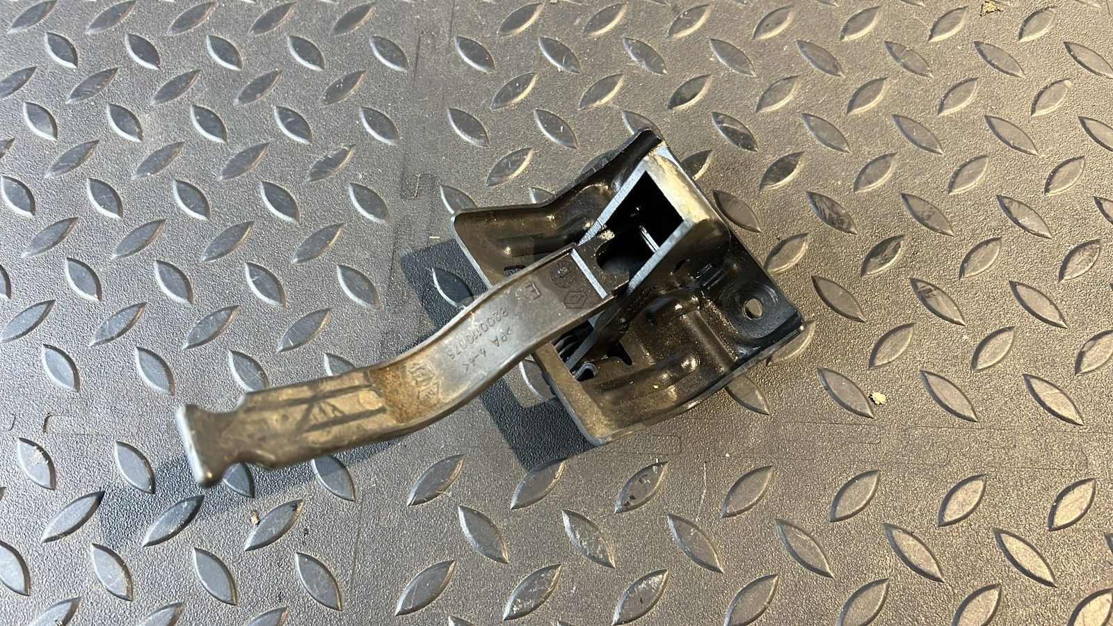 Замок капота Renault Megane/2 2002-2009