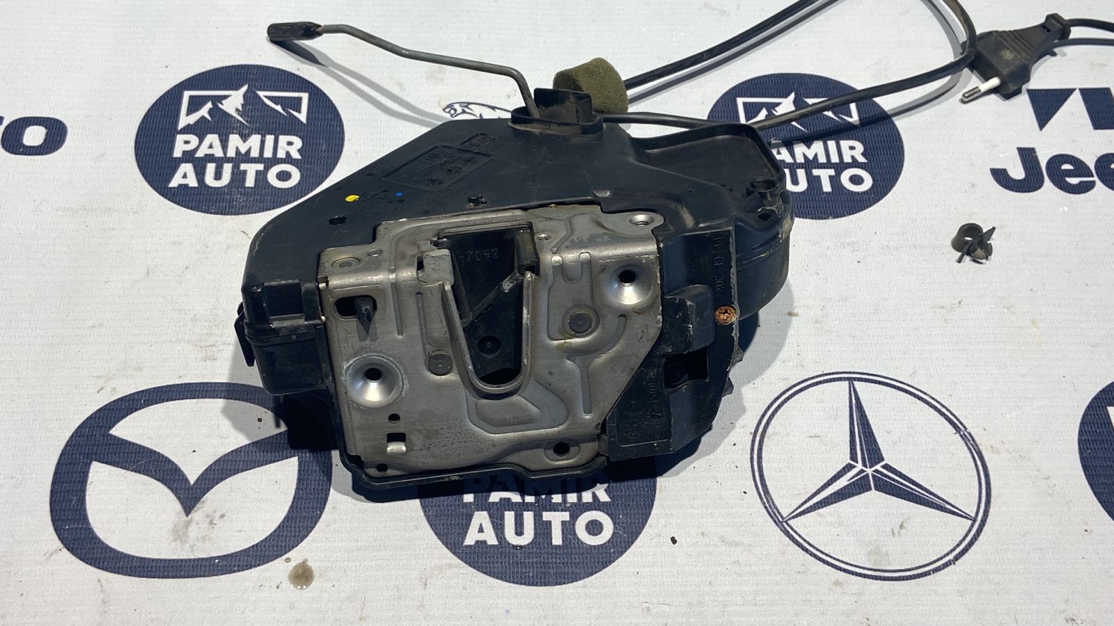 Замок двери задний левый Mercedes E/W211 2002-2009