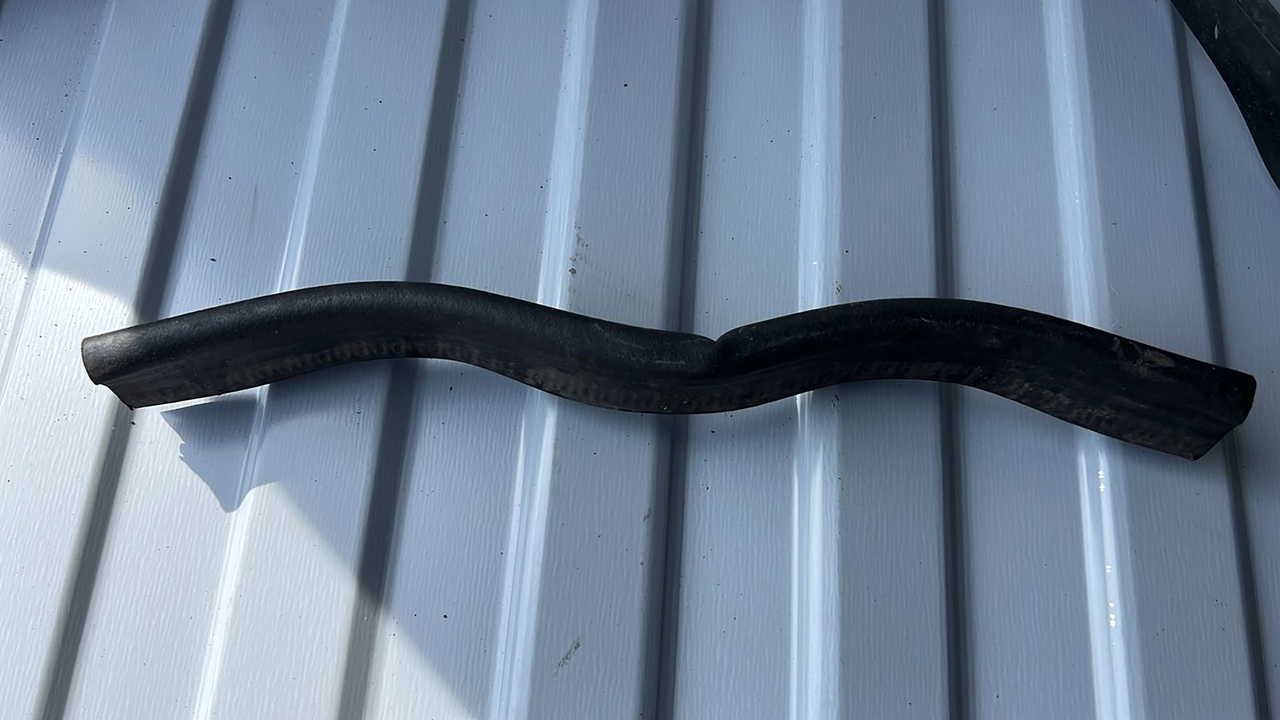 Уплотнитель капота Mercedes C/W204 2006-2015