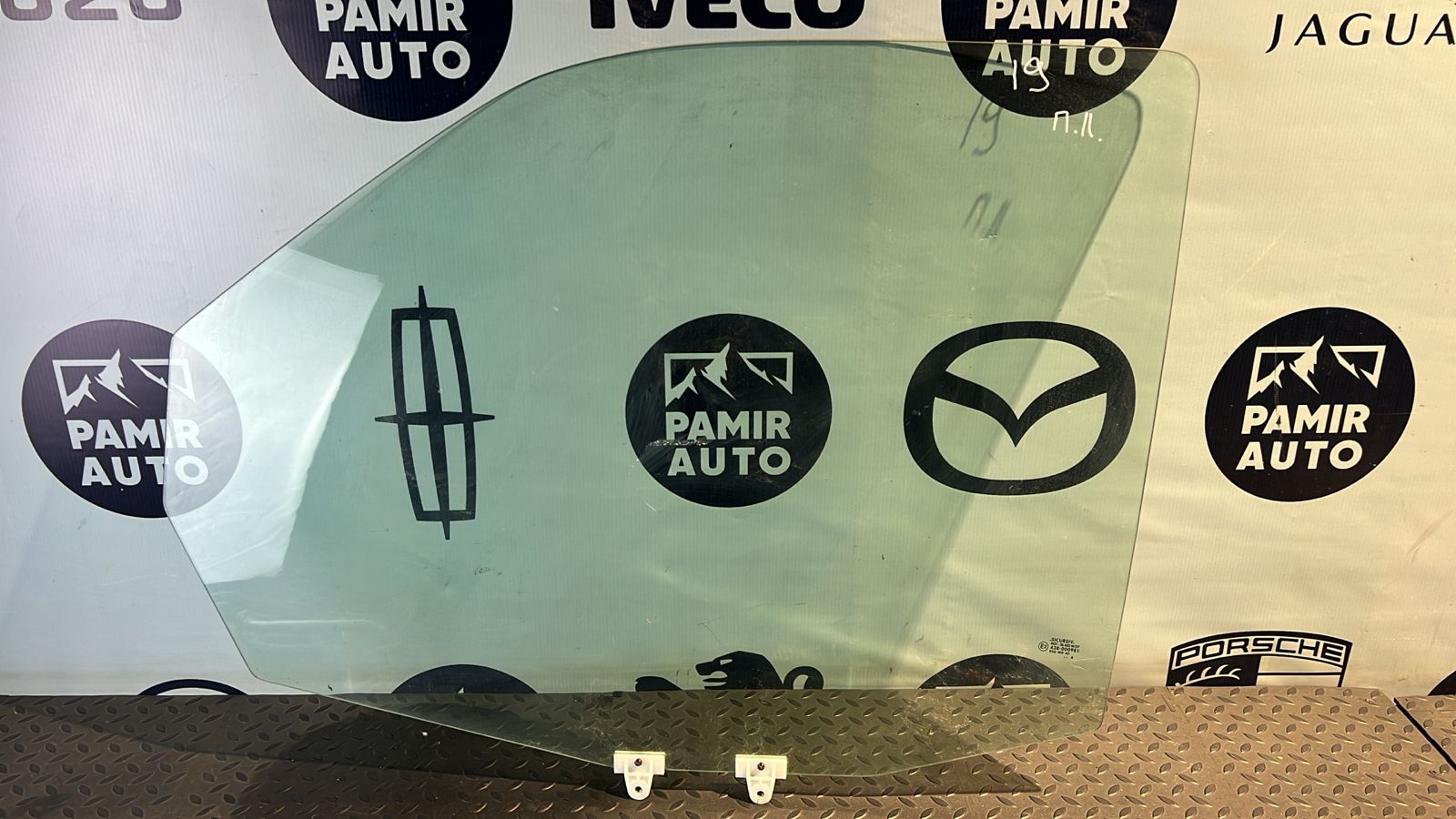 Стекло двери переднее левое Mercedes Vito/W638 1996-2003