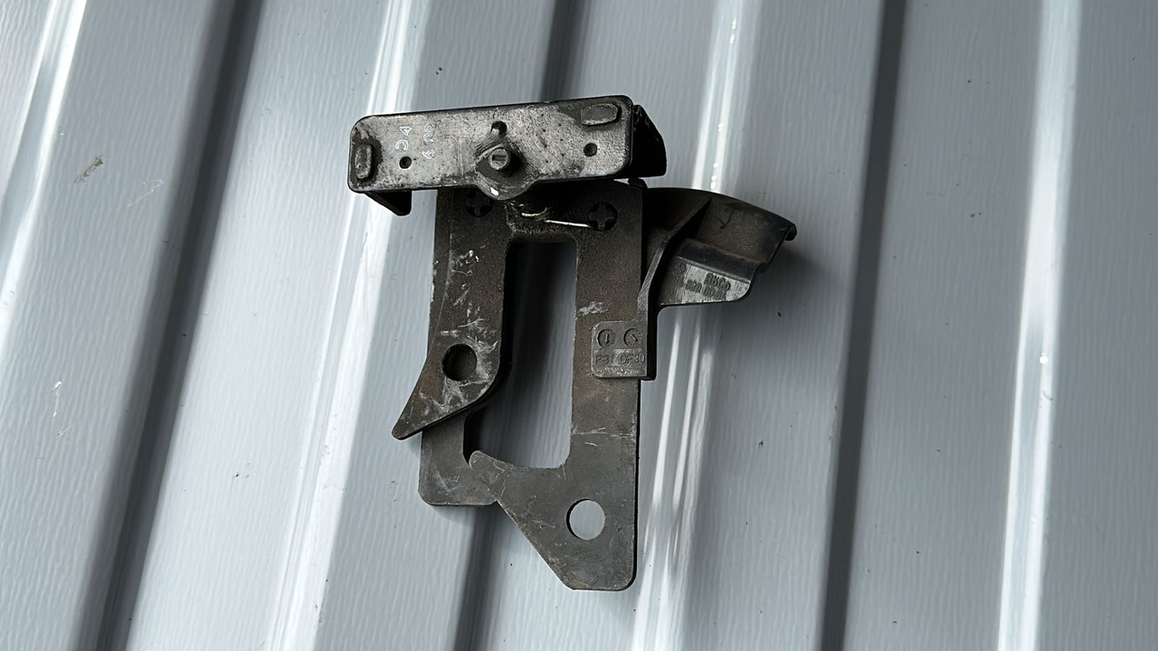 Замок капота Mercedes C/W204 2006-2015