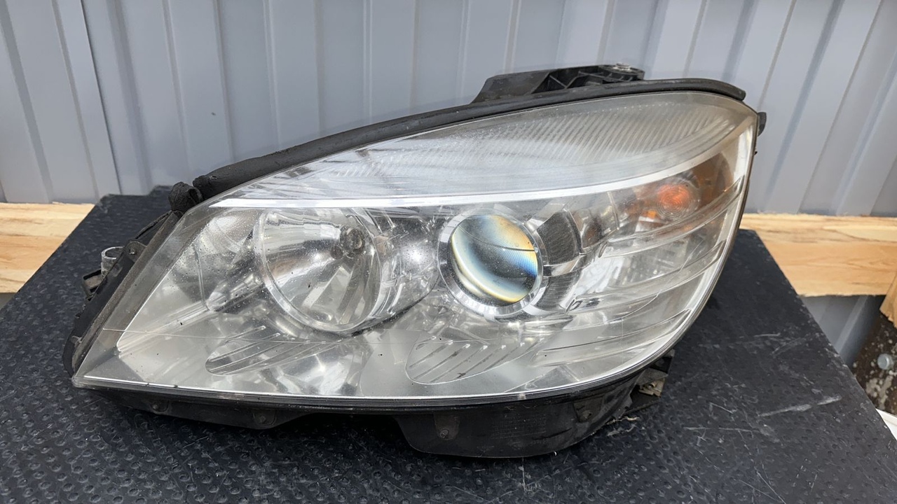 Фара левая Mercedes C/W204 2006-2015