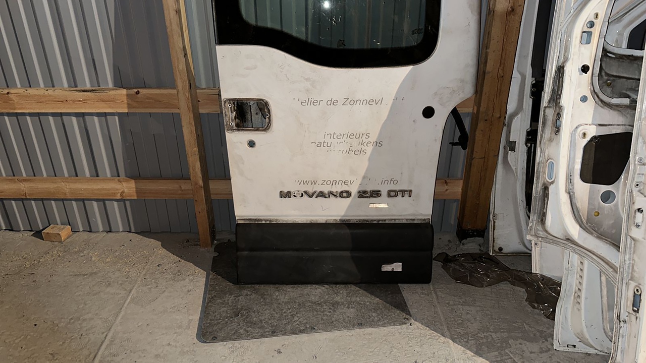 Накладка двери багажника правая Opel Movano/A 2003-2010