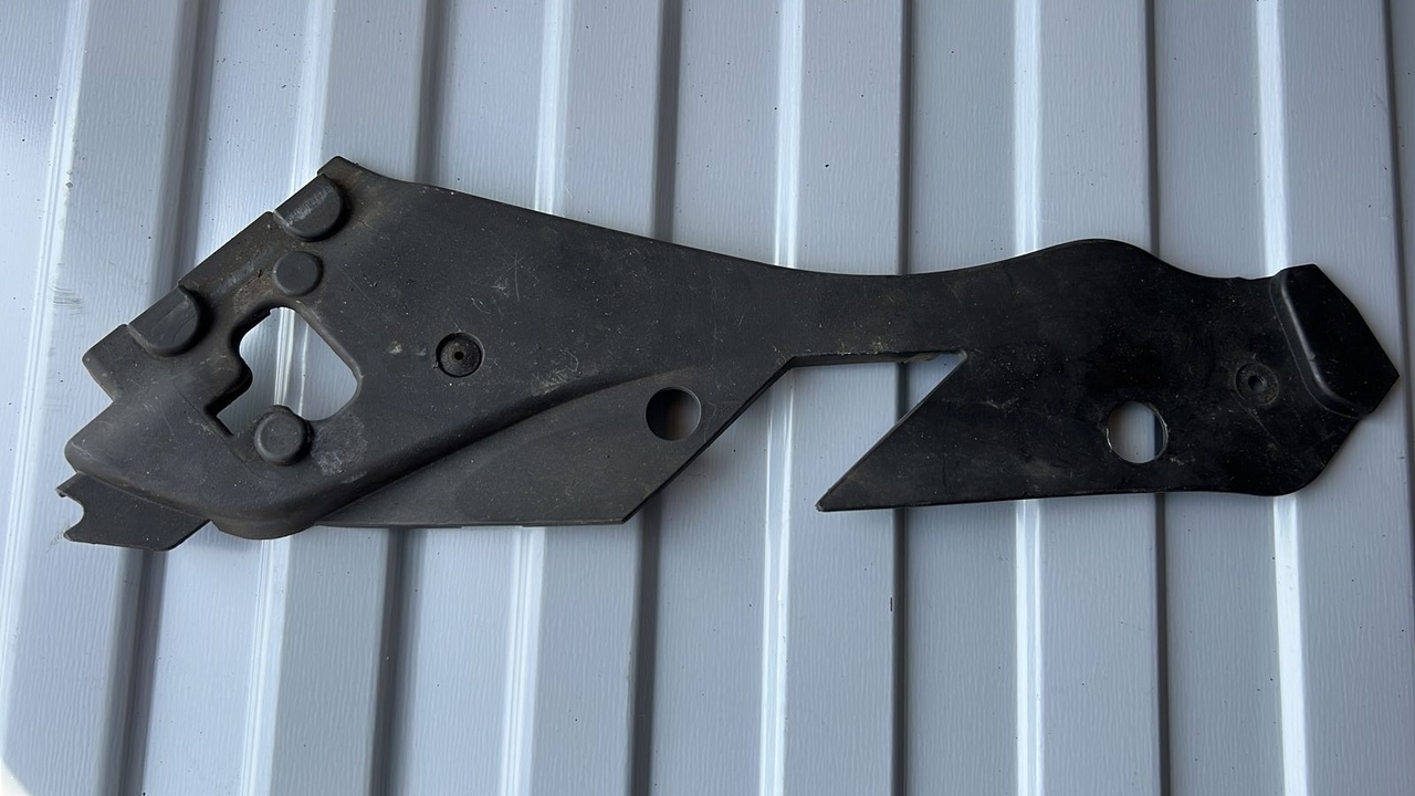 Пыльник фары левый Mercedes C/W204 2006-2015