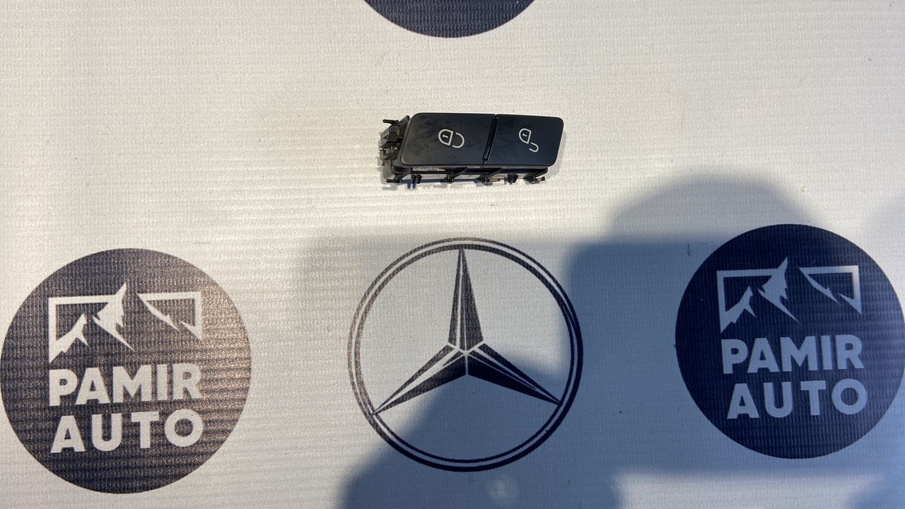Кнопка центрального замка Mercedes C/W204 2006-2015