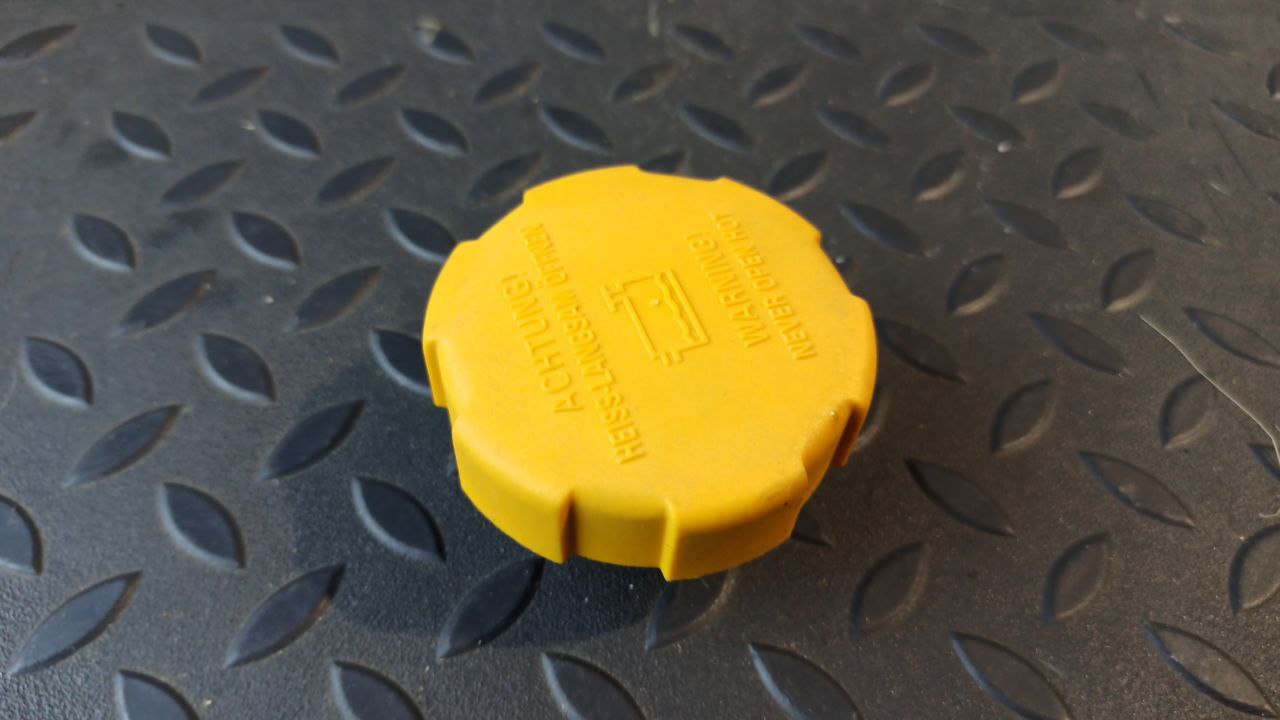 Крышка расширительного бачка Opel Astra/H 2004-2014