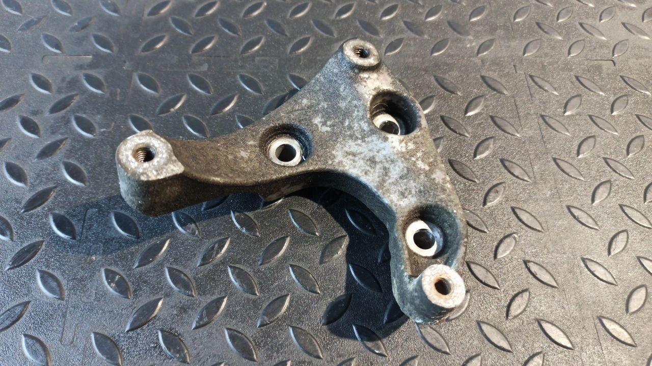 Кронштейн компрессора кондиционера Opel Astra/H 2004-2014