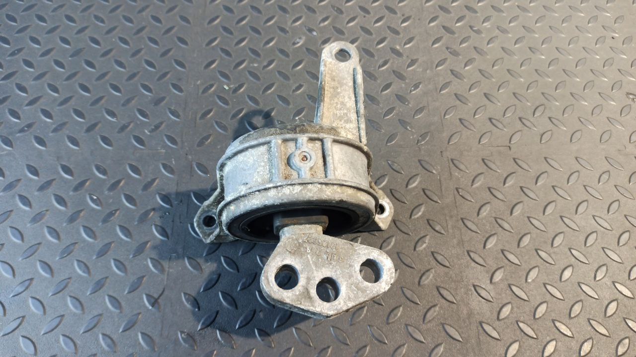 Опора двигателя Opel Astra/H 2004-2014