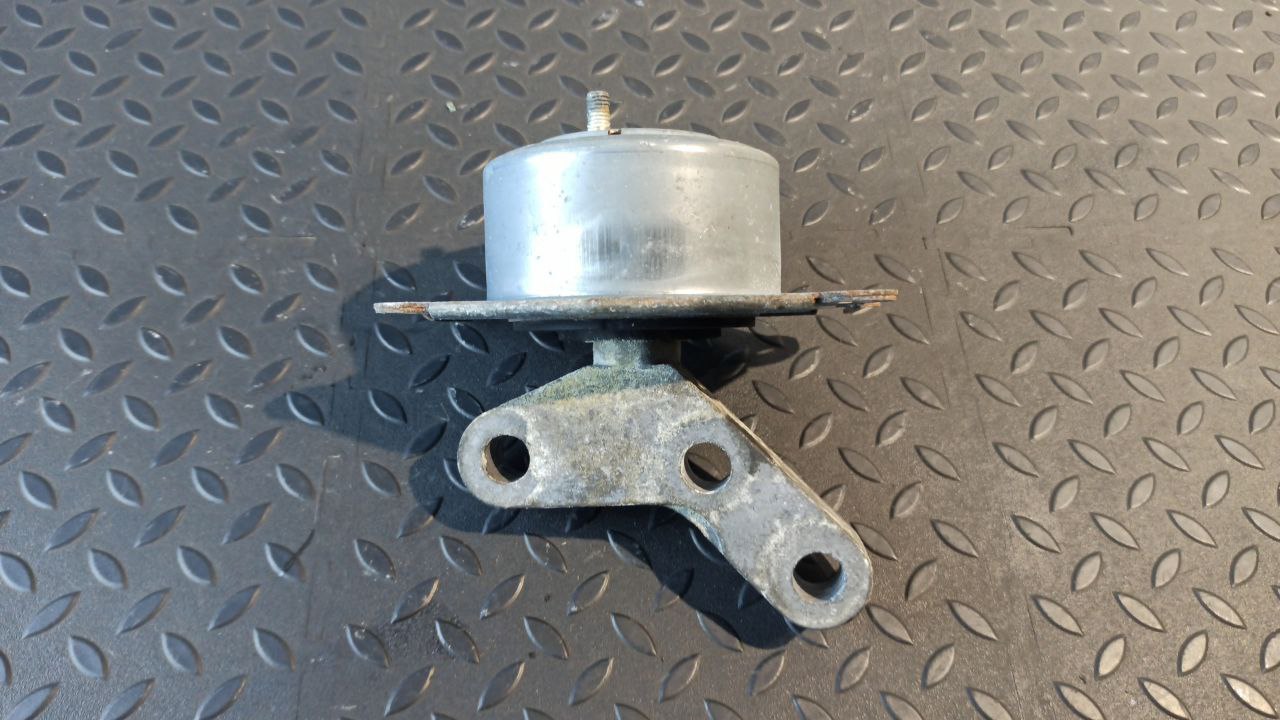 Опора двигателя Opel Astra/H 2004-2014