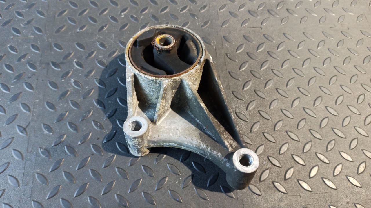 Опора двигателя Opel Astra/H 2004-2014