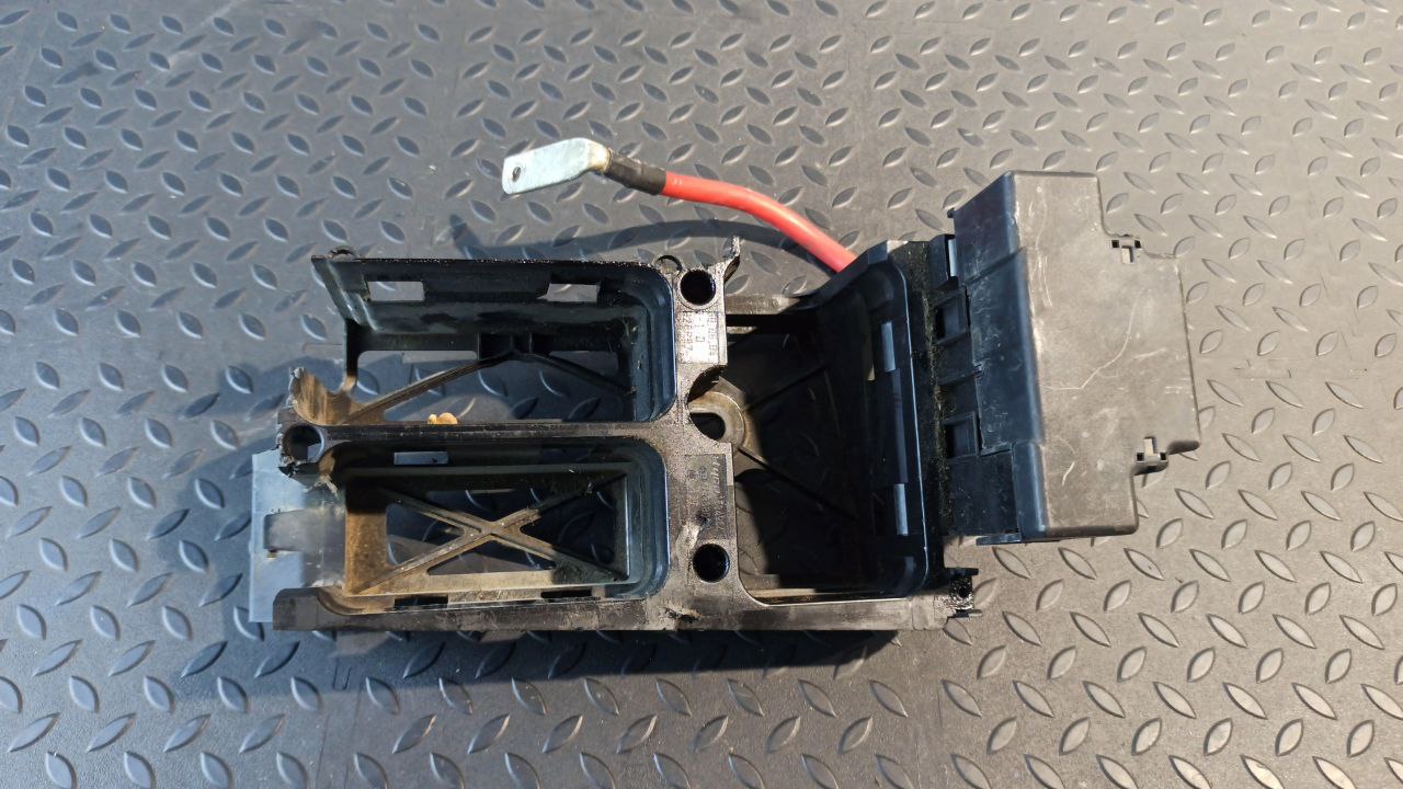 Корпус блока предохранителей  Opel Astra/H 2004-2014