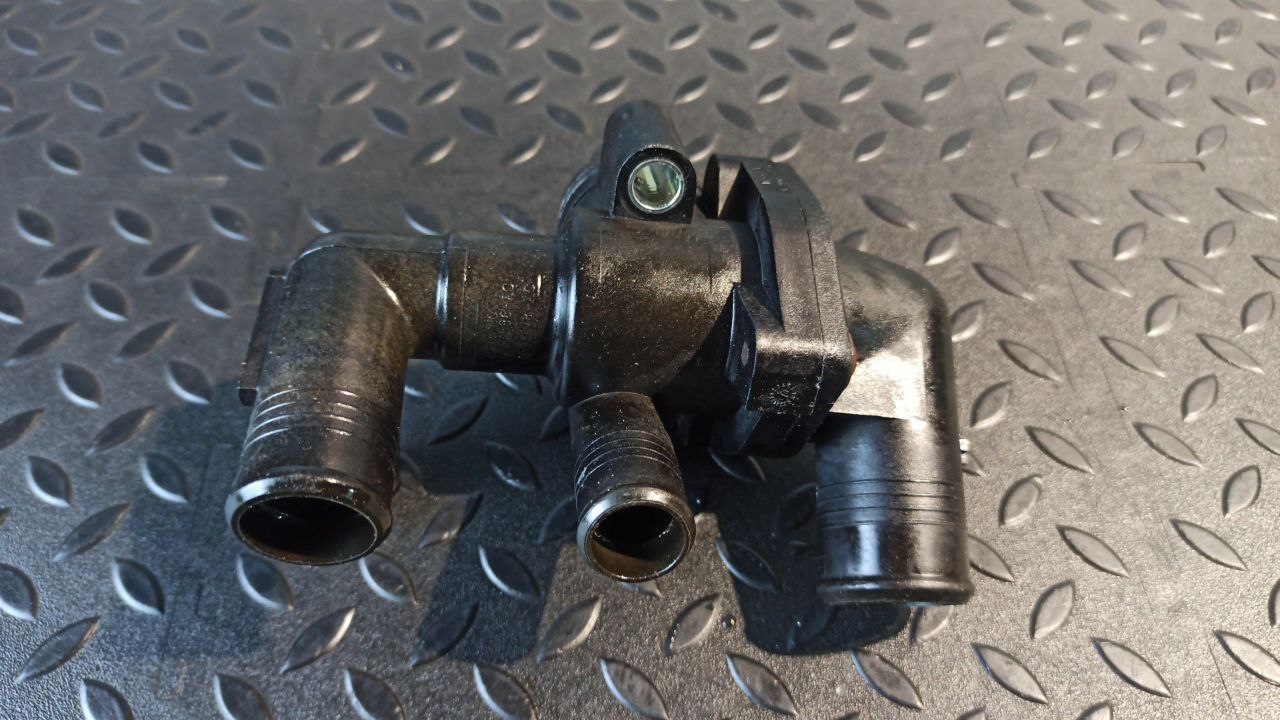 Корпус термостата Ford Transit 2006-2013