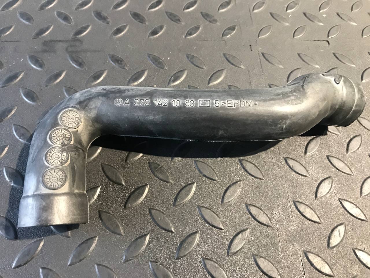 Патрубок воздушного фильтра Mercedes E/W211 2002-2009