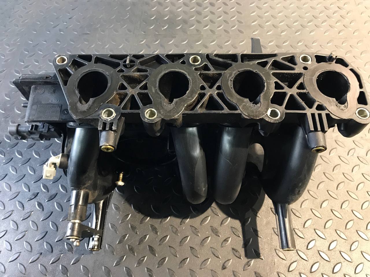 Коллектор впускной Renault Logan 2004-2015