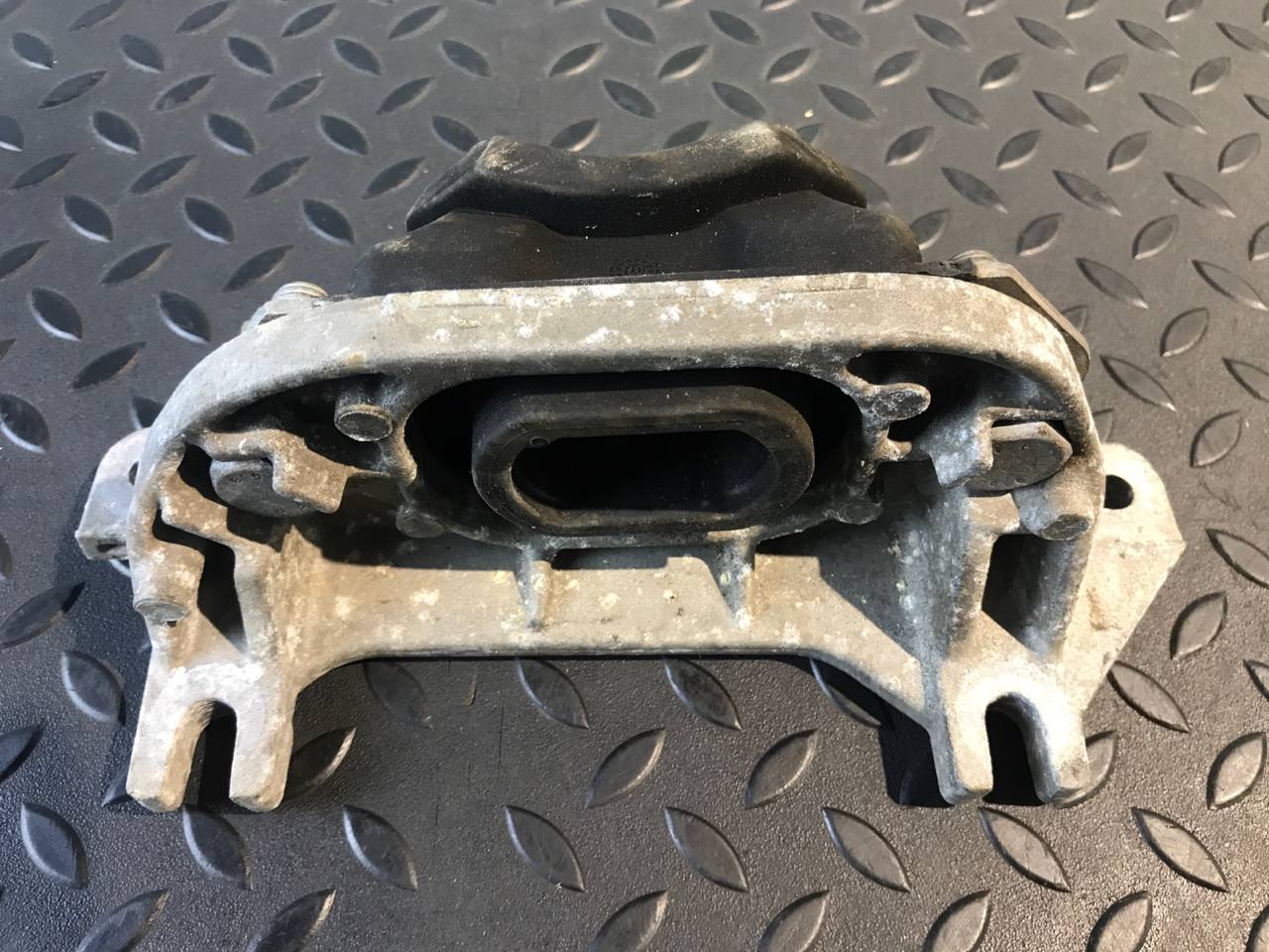 Опора двигателя Renault Logan 2004-2015