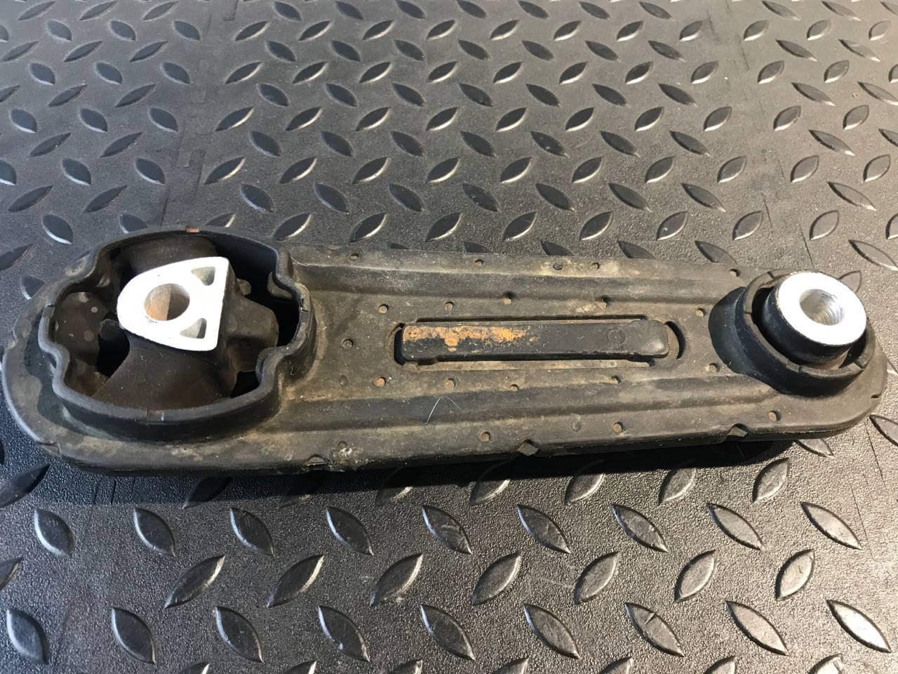 Опора двигателя Renault Logan 2004-2015