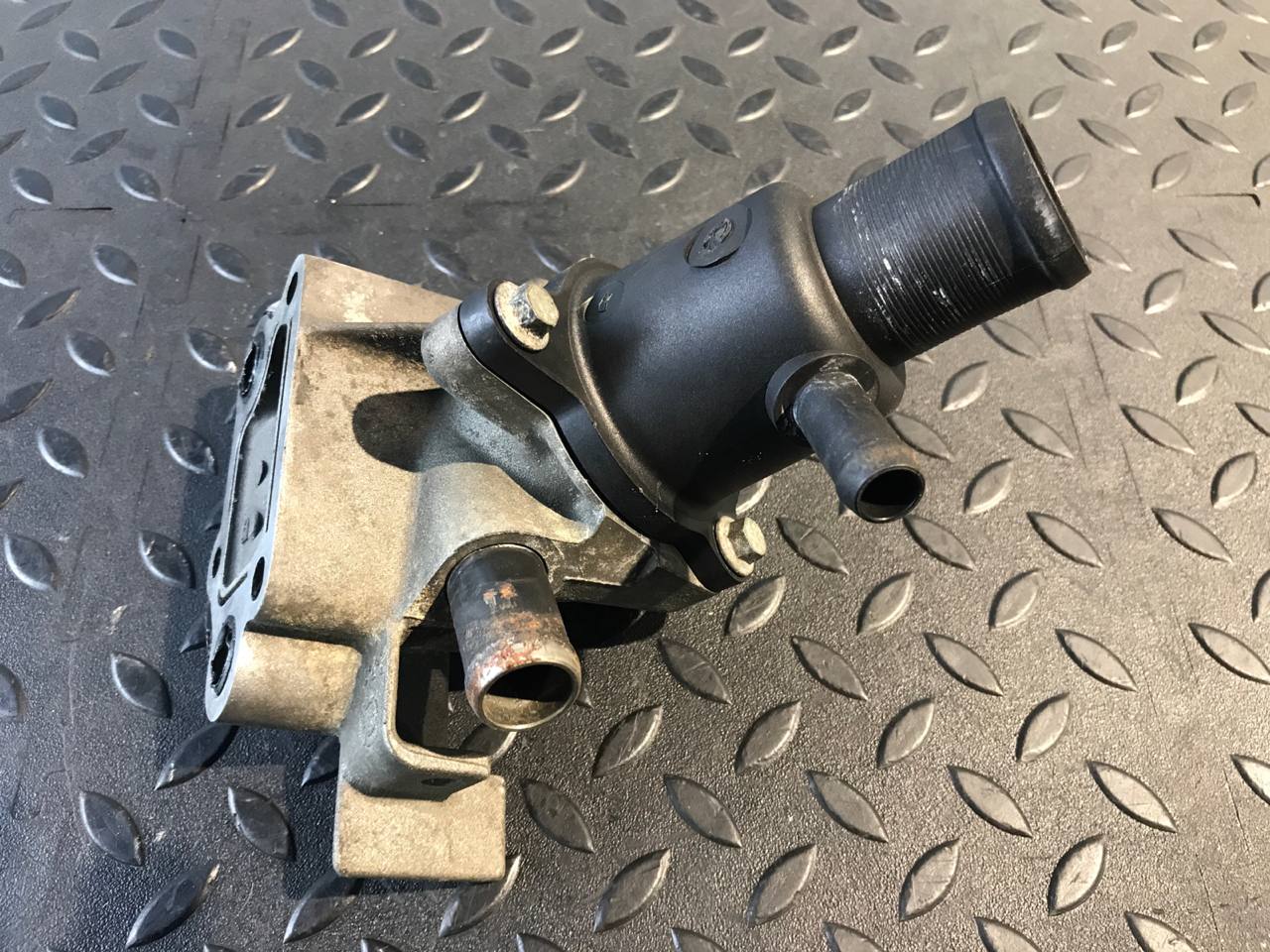 Корпус термостата Renault Logan 2004-2015