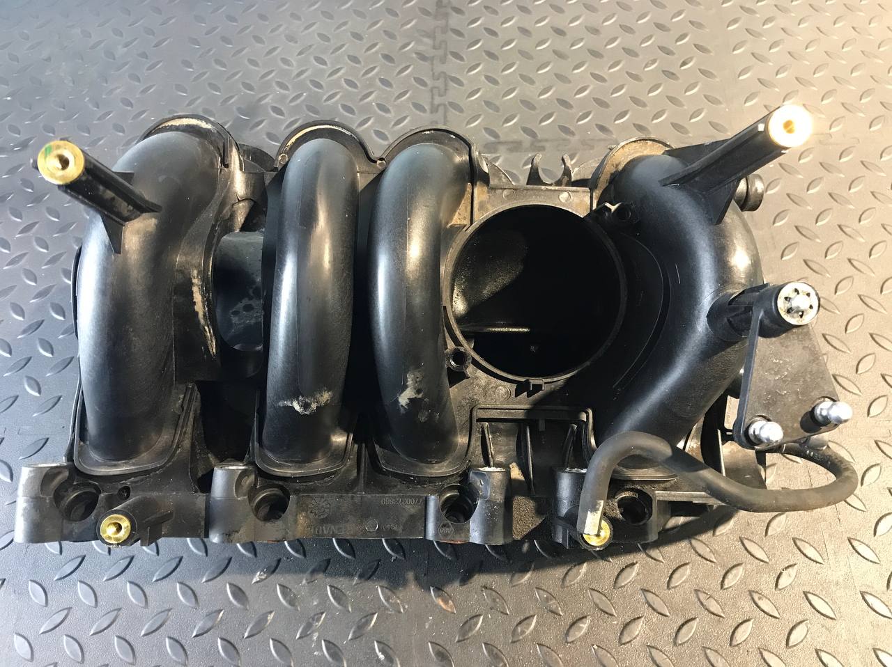 Коллектор впускной Renault Sandero 2009-2014